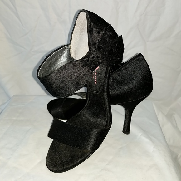 Nina Dress Heels - Picture 1 of 4